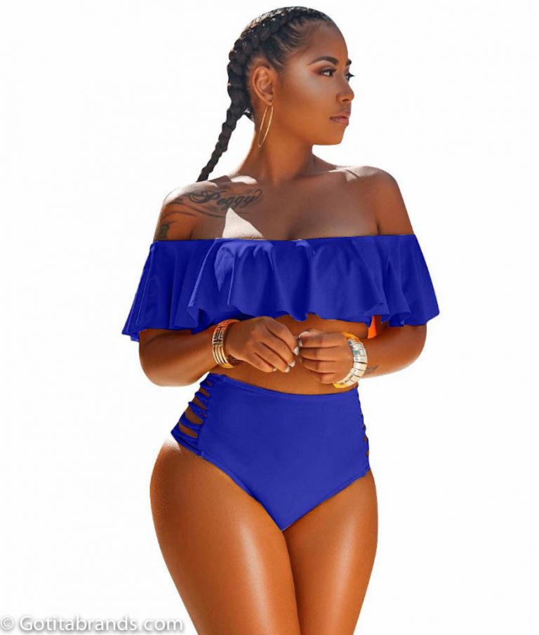 Two-piece bikini for the beach with ruffled sleeves